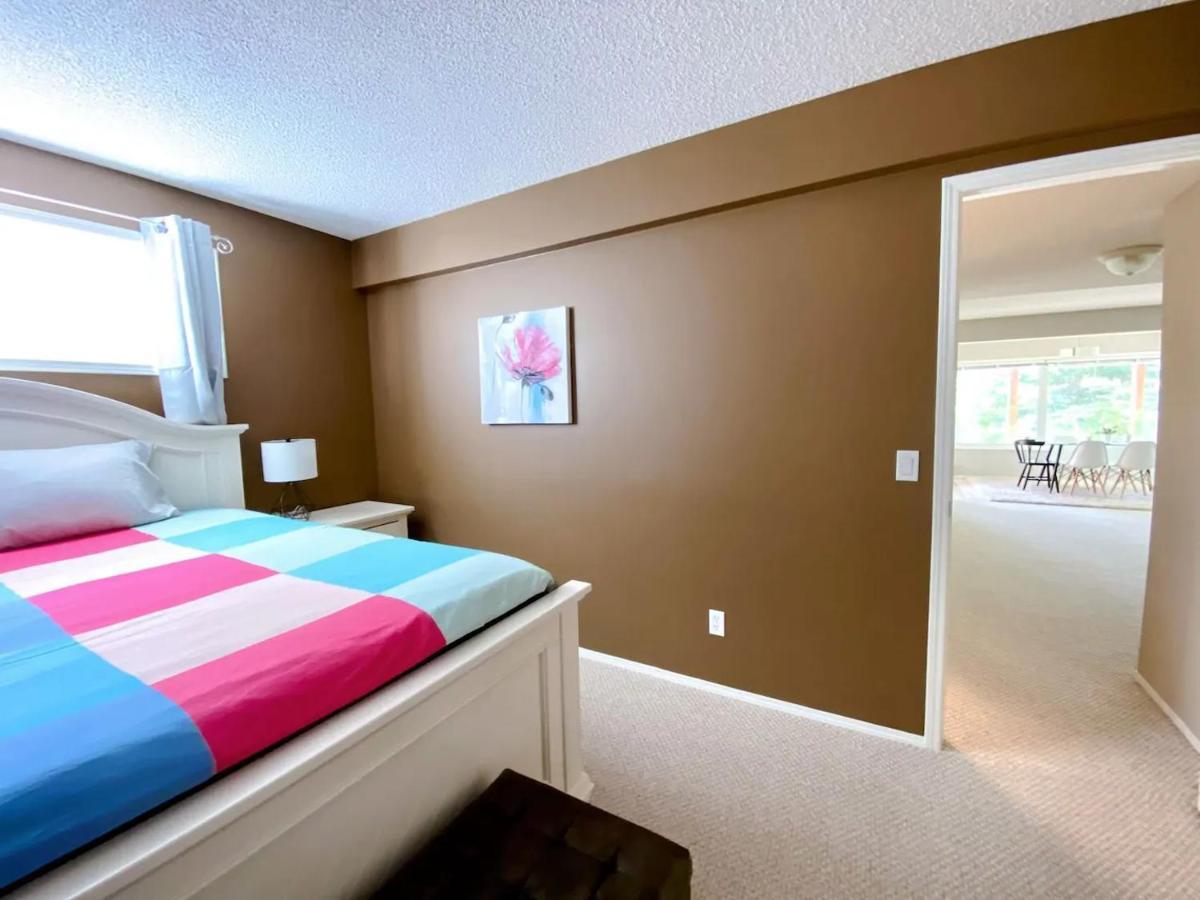 Private, Spacious, & Bright Home YYC Eksteriør billede