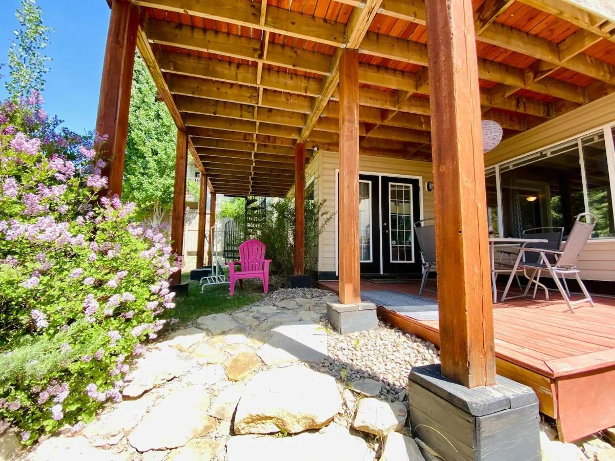Private, Spacious, & Bright Home YYC Eksteriør billede