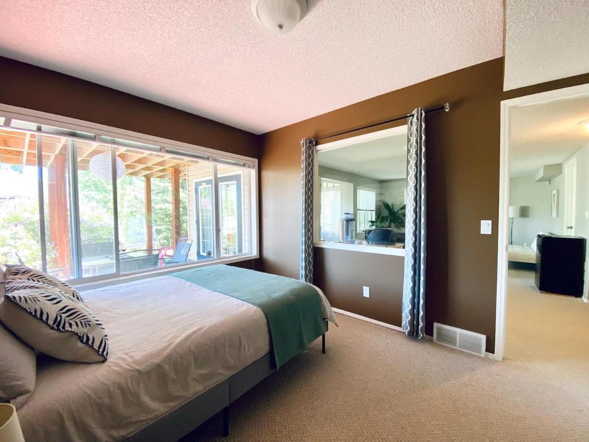 Private, Spacious, & Bright Home YYC Eksteriør billede