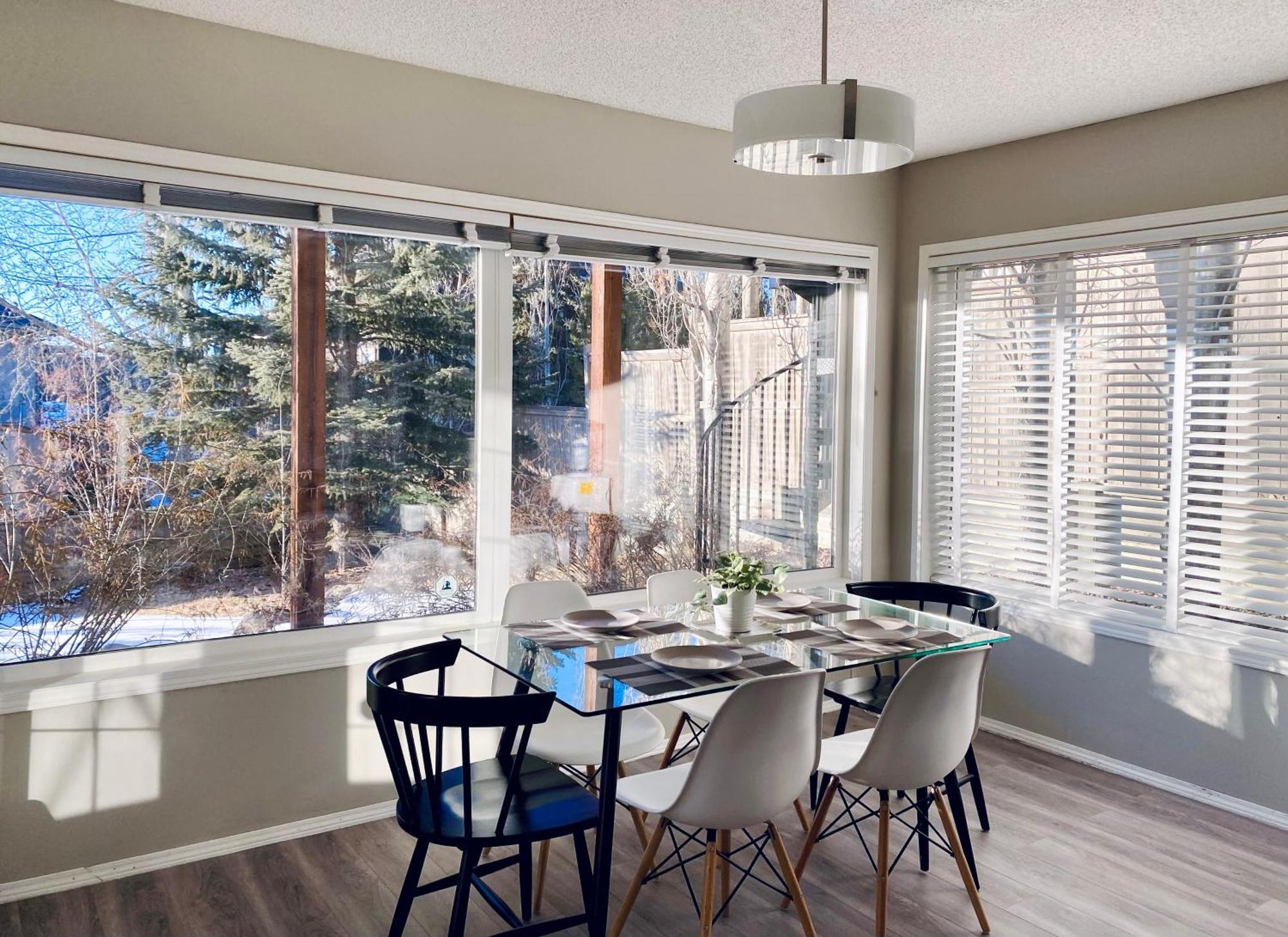 Private, Spacious, & Bright Home YYC Eksteriør billede