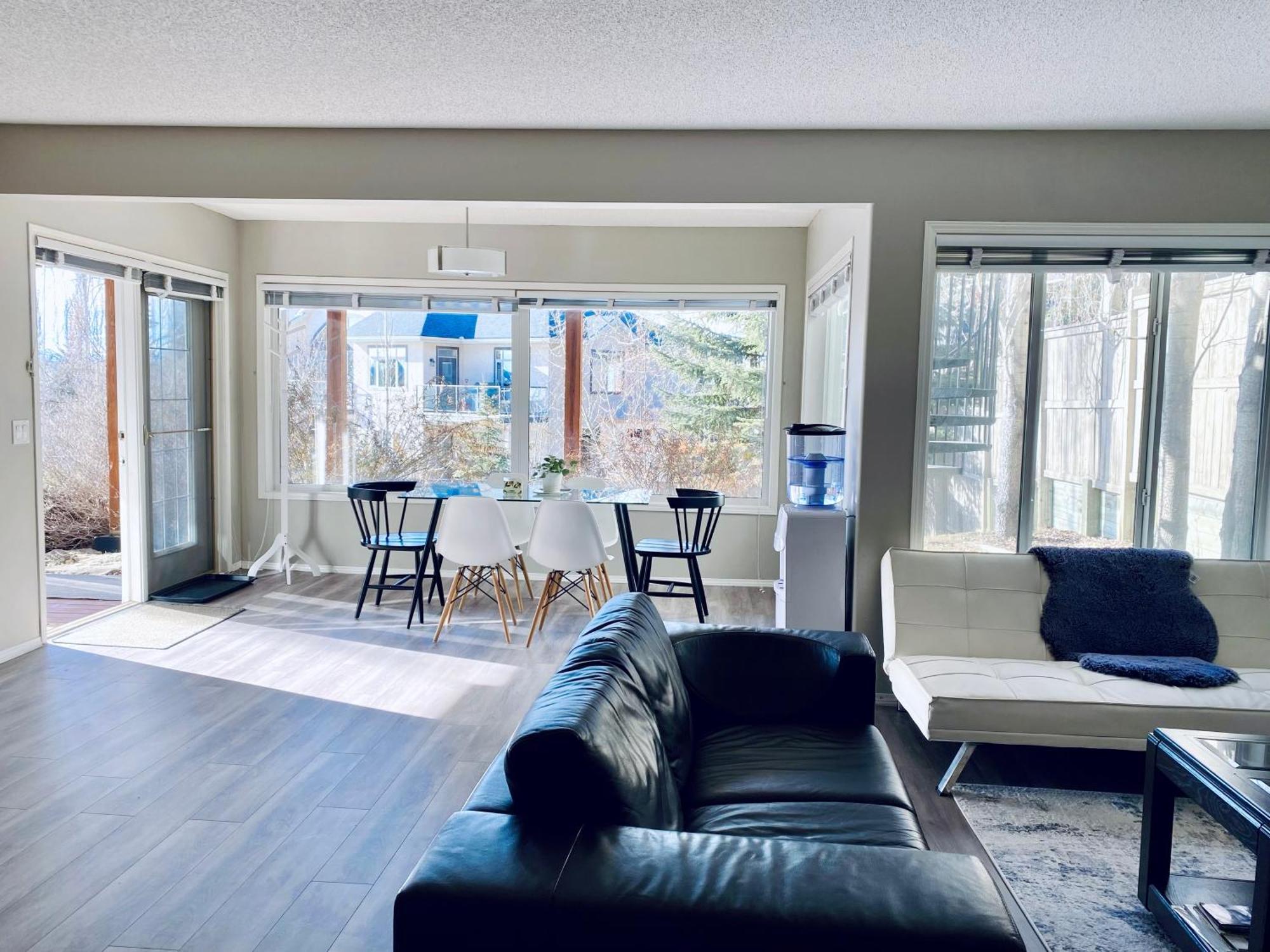 Private, Spacious, & Bright Home YYC Eksteriør billede